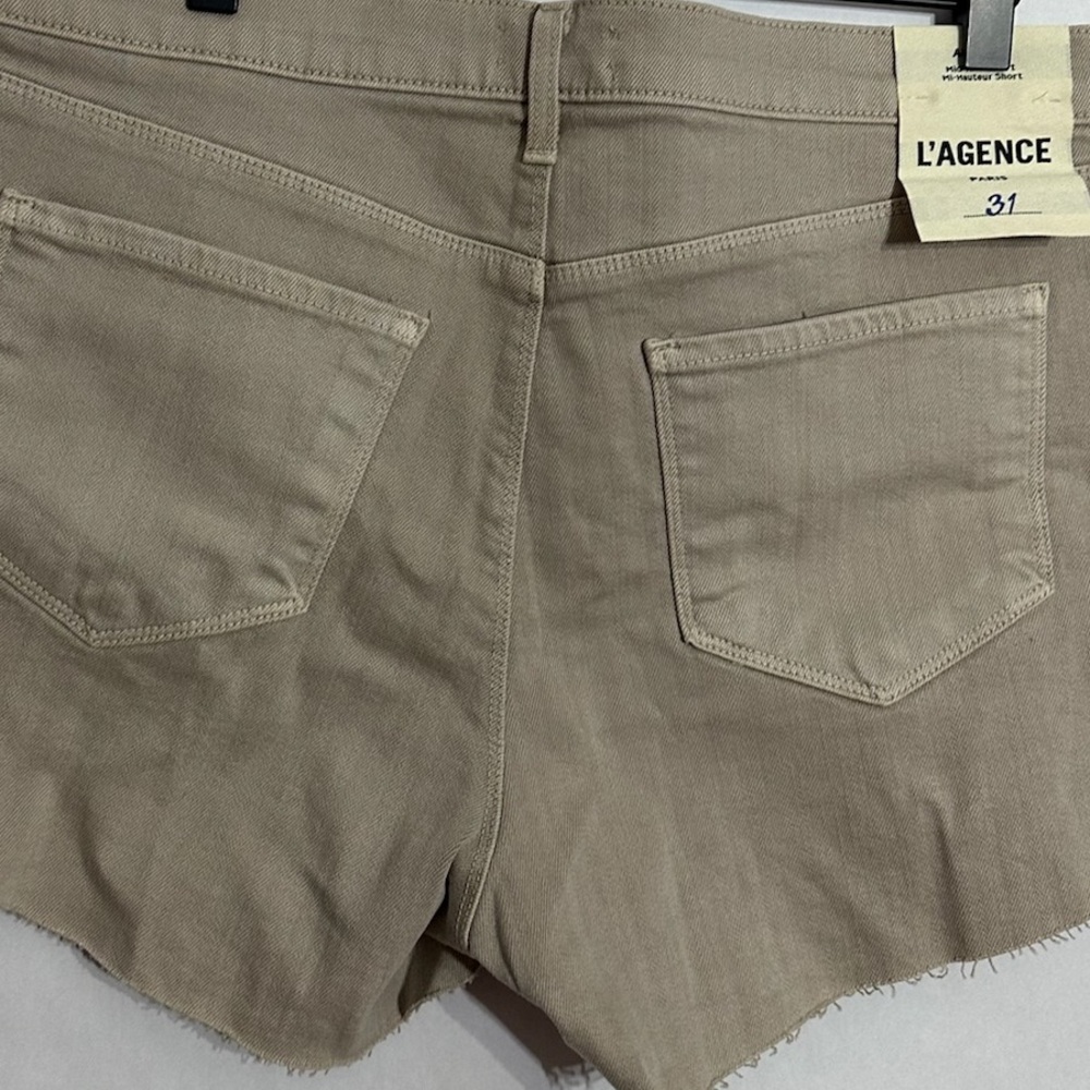 NWT L’AGENCE Audrey Mid-Rise Raw Hem Cut-Off Shorts Size 31 Biscuit Neutral - Picture 8 of 11